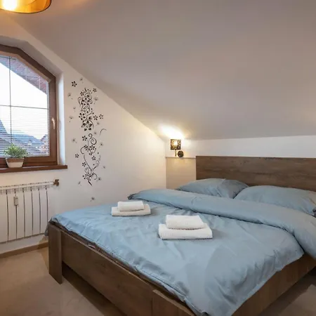 Trita Sk - Two Bedroom - Living - Renovated *