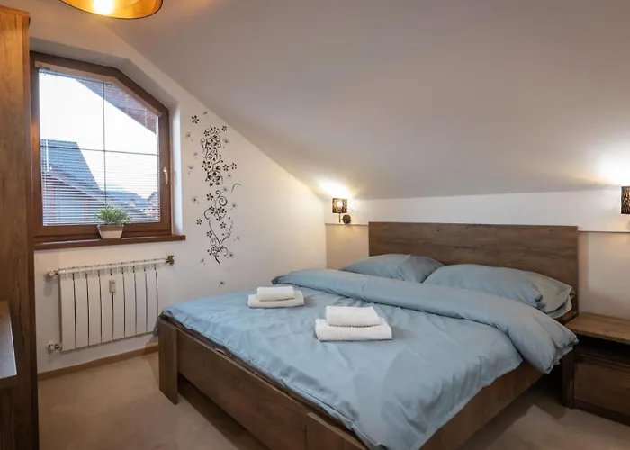 Trita Sk - Two Bedroom - Living - Renovated *